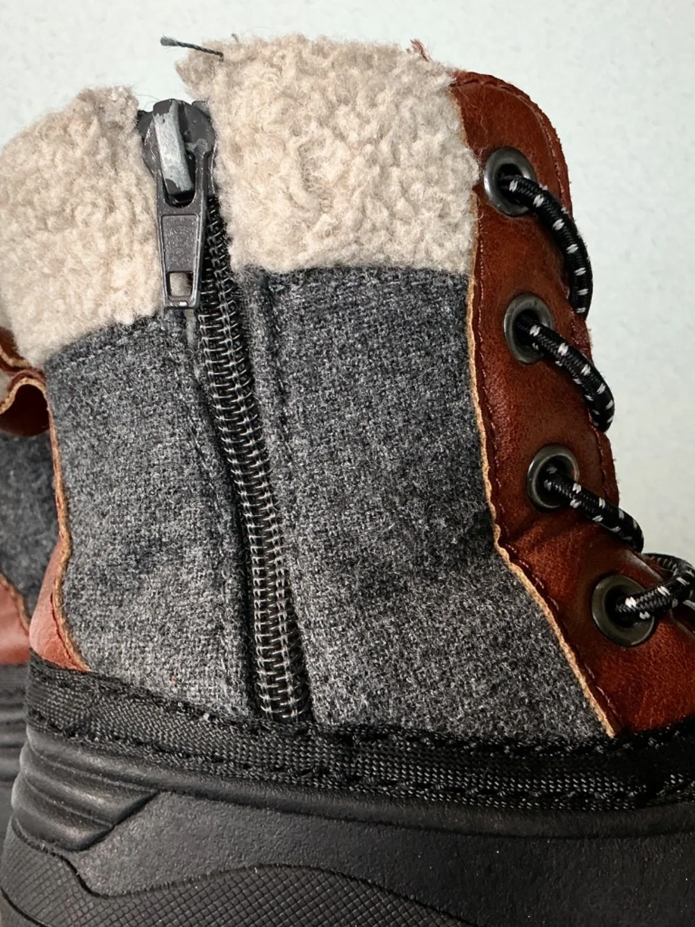 OshKosh B’Gosh Child’s Size 7 Boots